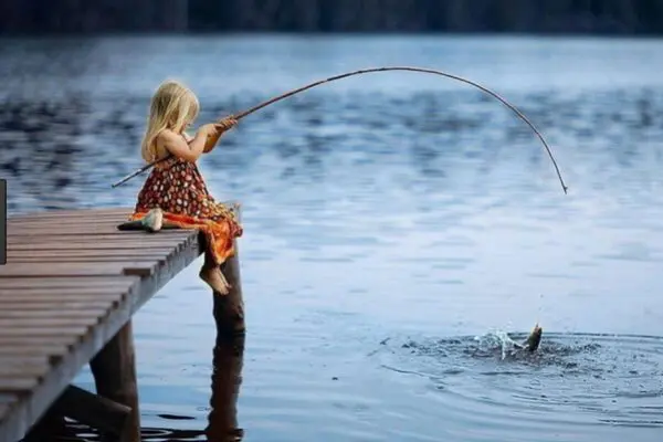 little_girl_fishing